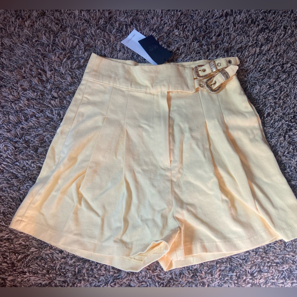 Quzu, light yellow cute buckle pleated shorts, size small